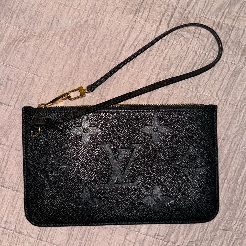 Louis Vuitton LV Neverfull Noir Empreiente Pochette